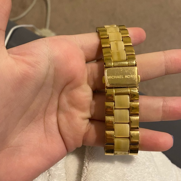 Micheal Kors Watch - Picture 3 of 6